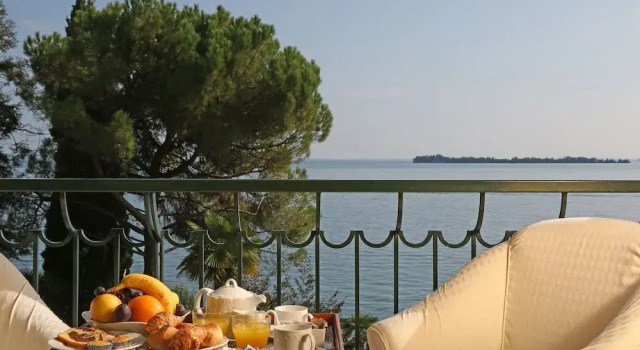 Двухместный номер Standard Lake View с балконом Hotel Villa Capri