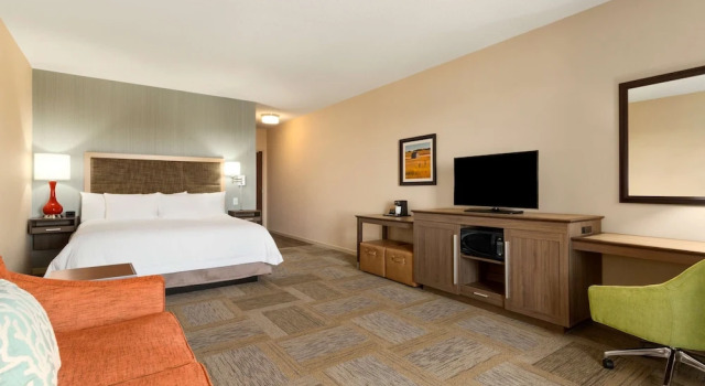 Двухместный номер Standard с видом на воду Hampton Inn by Hilton Edmonton/Sherwood Park
