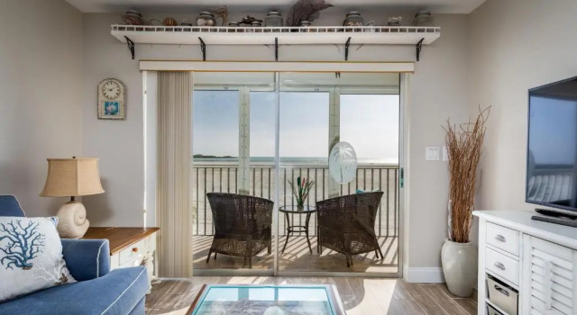 Castle Beach 105, Gulf Front, 2 Bedrooms, , Elevator, Sleeps 6, Heated Pool, Забронировать Отель Форт-Майерс-Бич Fort Myers Area