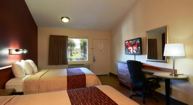 Четырёхместный номер Deluxe Red Roof Inn San Dimas - Fairplex
