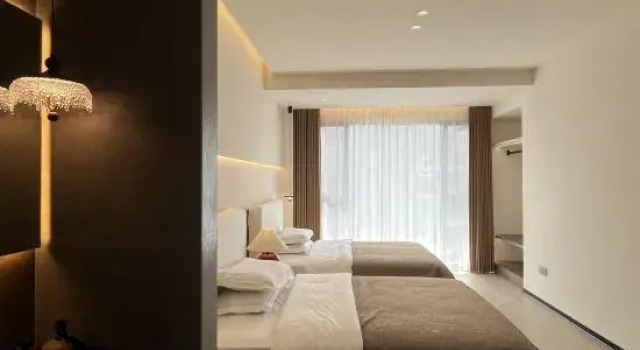 Люкс с 3 комнатами с балконом May's Home