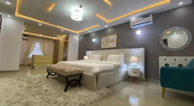 Oceanview Smart Home with Pool in Oniru-Lekki 1, Prenota Hotel Hotel a Eti-Osa con parcheggio, Parcheggio