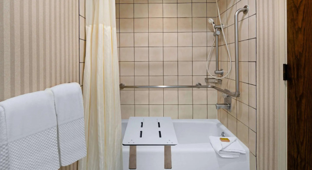 Четырёхместный номер Standard DoubleTree By Hilton Sacramento