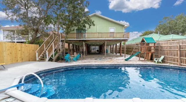 Коттедж Zula Life Beach House, Sleeps 16, Private Heated Pool and Spa, 4min Walk To The Beach, Pets Welcome, Fenced Yard