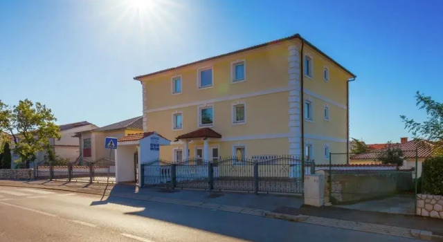 Gorgeous Apartment With Hot Tub and Terrace With Sea View, Забронировать Апартаменты/квартира Драмаль Приморско-Горанская жупания