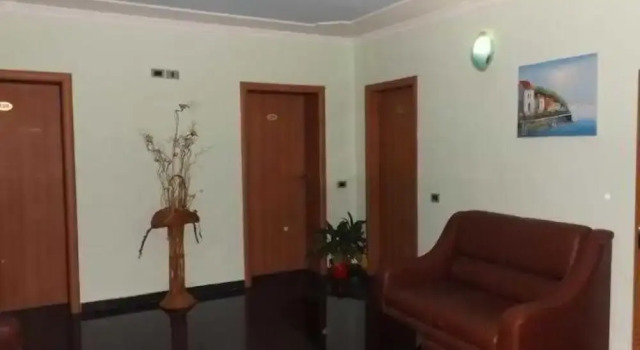 Hotel Ikea, Забронировать Отель Отели в центре Тираны, в центре, Завтраки, Парковка