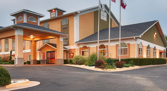 Кровать в общем номере Best Western Plus Searcy Inn