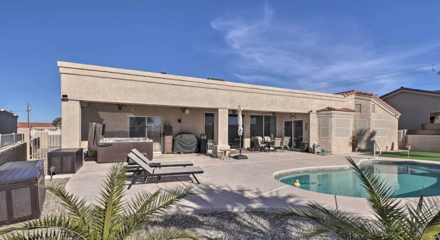 Pool & Lake Havasu Views: Gorgeous Desert Escape!, Забронировать Дом для отпуска Лейк-Хавасу-Сити штат Аризона