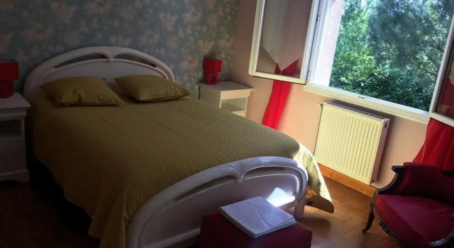 House With 4 Bedrooms in Saint-cyr-sur-le-rhône, With Wonderful Mountain View, Enclosed Garden and Wifi