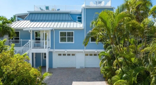 Murmond 5 Bedroom Home by RedAwning