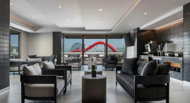 The Westin Anaheim Resort, Забронировать Курортный отель Отели Анахайм с завтраком, рядом с Anaheim Gardenwalk, Завтраки