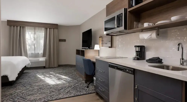 Четырёхместный люкс Candlewood Suites Lafayette - River Ranch by IHG