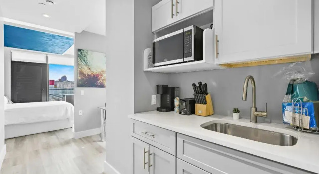 Двухместный люкс с балконом Global Luxury Suites at The Arches