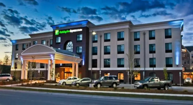 Полулюкс Holiday Inn Express and Suites Missoula by IHG