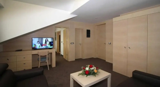 Полулюкс Hotel International Prishtina & Spa