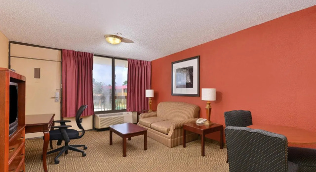 Amerihome Inn & Suites Houston Airport North