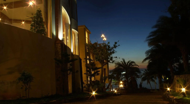 Trang An Beach Resort, Забронировать Курортный отель Отели Фукуок с парковкой, рядом с Sung Hung Pagoda, Парковка