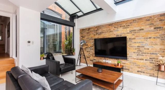 Luxury 2 Bedroom Apartment With Large Garden & gym
