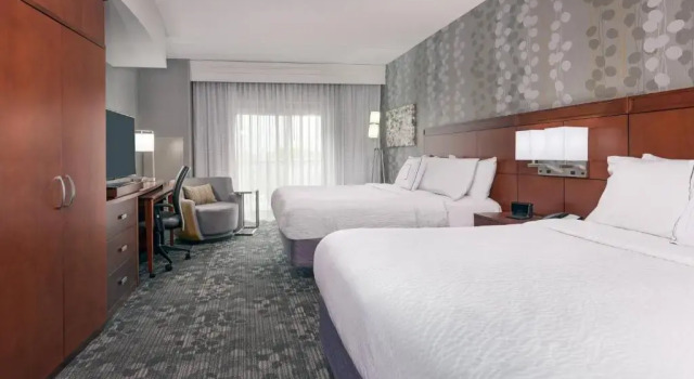 Четырёхместный номер Standard Courtyard by Marriott Buffalo Airport