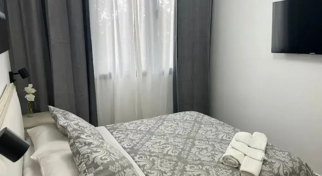 GARDEN HOUSE Madrid, Забронировать Отель Moratalaz Мадрид, рядом с Сайнс де Баранда
