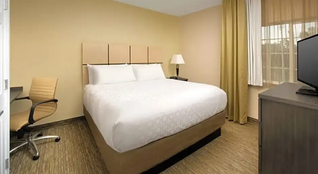 Двухместный люкс c 1 комнатой Candlewood Suites Charleston-Northwoods by IHG