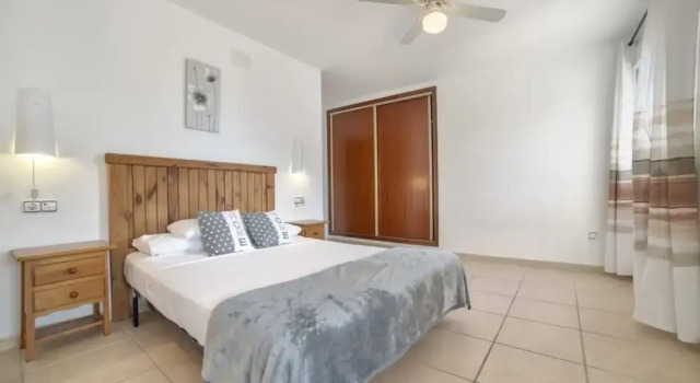 Villa - 7 Bedrooms with Pool and WiFi - 106438