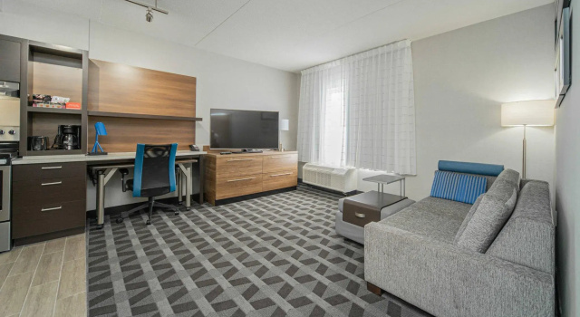 Двухместный люкс c 1 комнатой с частичным видом TownePlace Suites by Marriott Brantford and Conference Centre