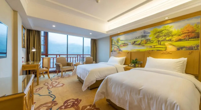 Vienna Hotel (Guilin Yongfu Station Store), Забронировать Отель Отели Гуйлинь 3 звезды, 3*