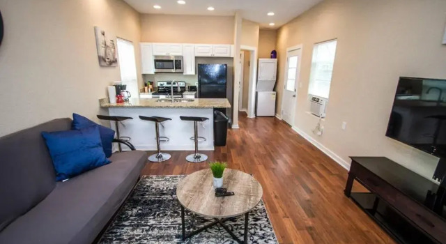 Коттедж Douglas Way Remodeled House Near Downtown 1BA/1BA