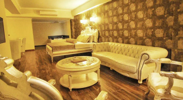 Azka Hotel