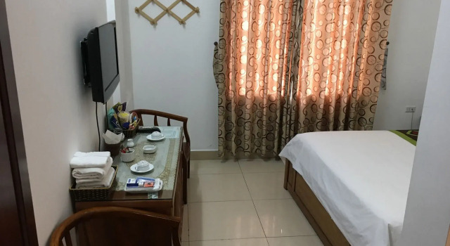 Phuong Dong hotel, Забронировать Отель Отели Кау Гиай с парковкой, Парковка