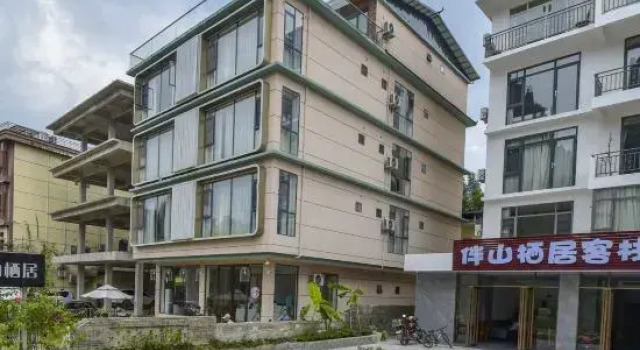Banshan Qiju Homestay, Rezerwuj Hotel Hotele w Yangshuo z parkingiem, Parking