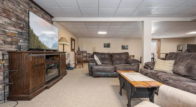 Fireside Fun, Book Hotel McHenry 