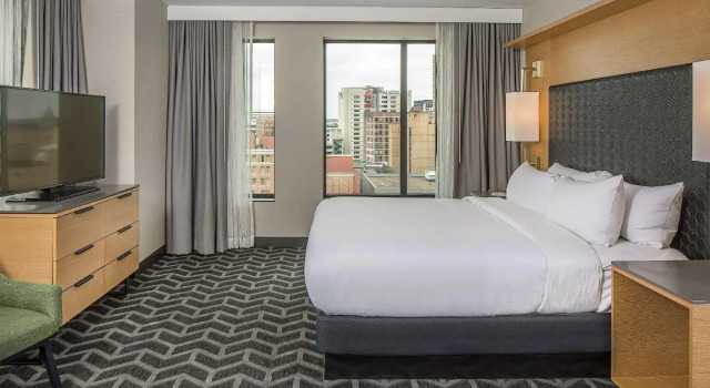 Люкс Hilton Des Moines Downtown