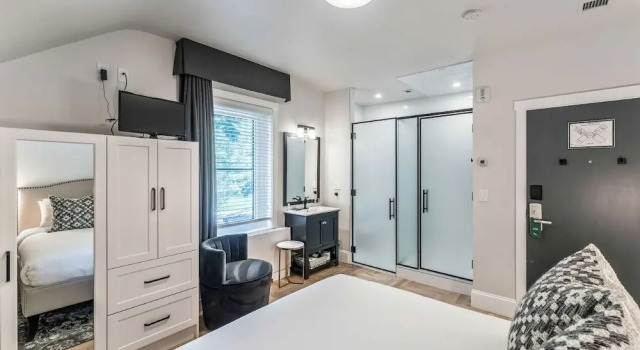 Номер Premium The Inn on Officers Garden