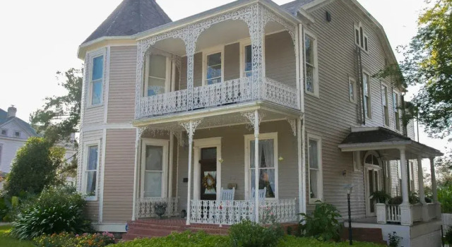 Laurel Manor Bed and Breakfast, Book Hotel Hoteller i Natchez med pool, Swimmingpool