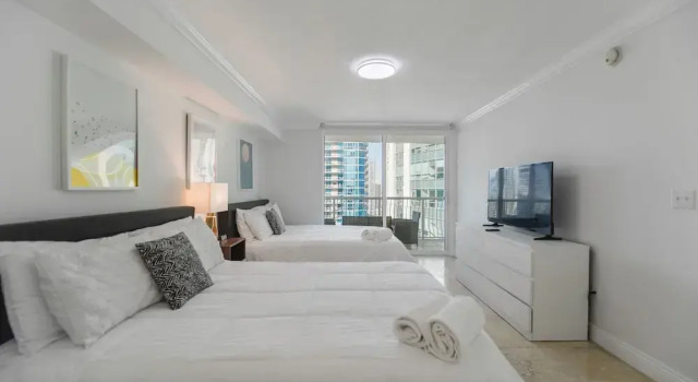 Centric 40thFloor Brickell Condo FREE parking by Palermo Home Miami