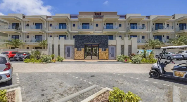 Modern NEW 2br2ba Condo w Pool Resort Amenities, Varaa Lomakeskus Noord Aruba