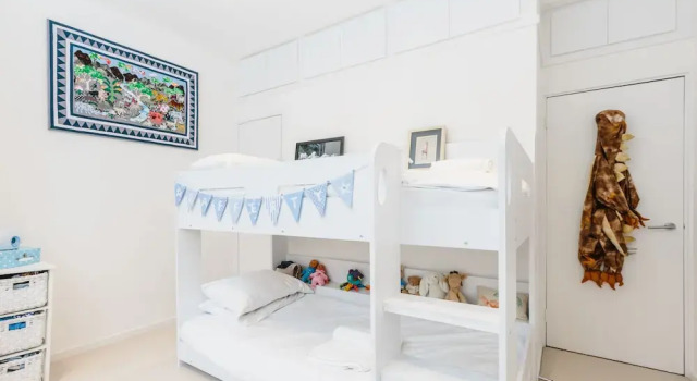 Natural light and modern home in Primrose Hill, Забронировать Отель Отели Англии 3 звезды, 3*