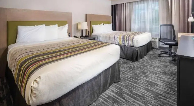 Шестиместный номер Standard Country Inn & Suites by Radisson, Rocky Mount, NC