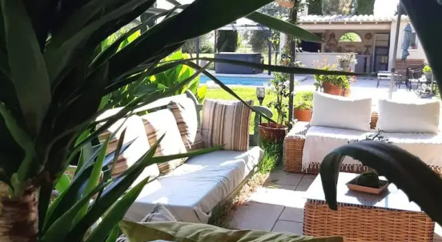 Вилла Large Air-conditioned Villa in Arles