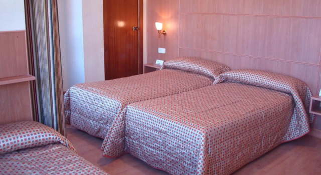 Hotel Castilla, Забронировать Отель Альбасете Albacete Province, рядом с Театр Ла-Пас