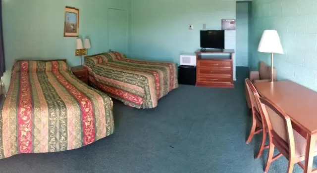 Holiday Host Motel