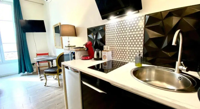 Apartment Center-2 Steps From SEA-Kitchen-Wifi-Air conditioning, Забронировать Апартаменты/квартира Отели Ниццы с парковкой, Парковка