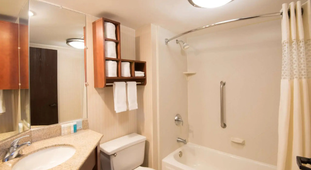 Четырёхместный номер Standard Hampton Inn Bridgeport/Clarksburg