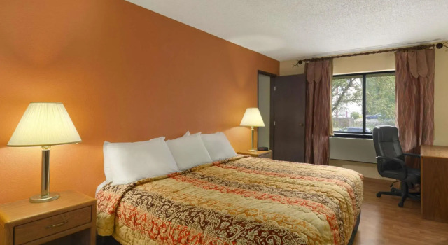 Bett im Wohnheim Days Inn & Suites by Wyndham Stevens Point