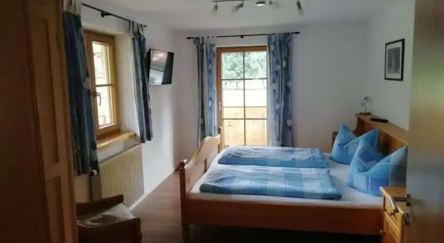 Коттедж с балконом Holiday Apartment Hanal-hof