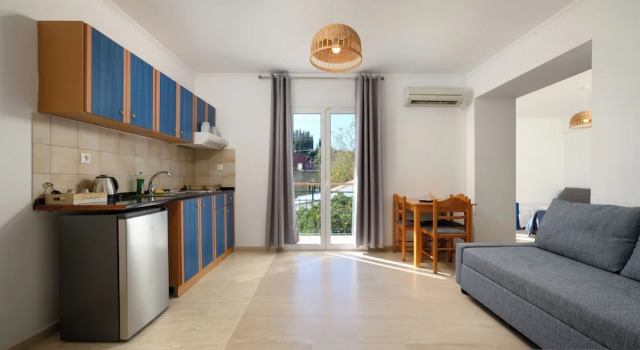 Полулюкс с балконом Aquarius Beach Hotel
