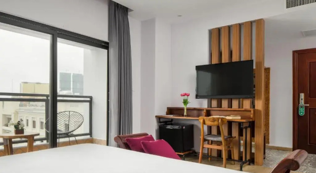 Полулюкс Deluxe Phnom Penh 51 Hotel & Residences