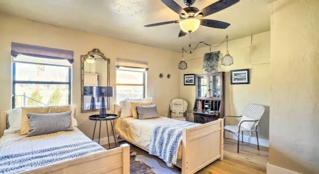 Коттедж Colorful El Paso Home w/ Deck & Mtn Views!